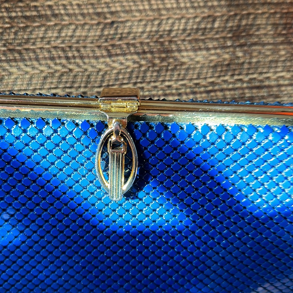 Blue chain mail clutch with optional chain strap in great shape - Picture 2 of 12